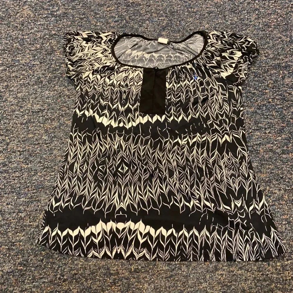Perception Concept Black and White Patterned Top M